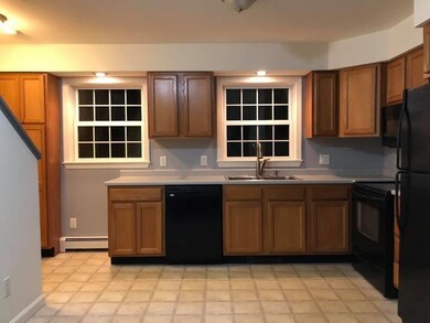 1029 S Mammoth Rd unit 31, Manchester, NH 03109 - photo 2