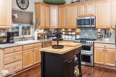 Kitchen_DMD_4333-SMALL