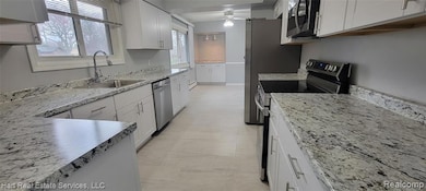 35527 Springvale St, Farmington Hills, MI 48331 - photo 7