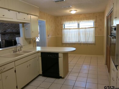 820 820 Wilma, Tyler, TX 75701 - photo 3