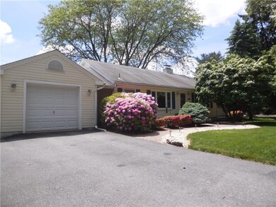 1 car garage with a large driveway which can accom