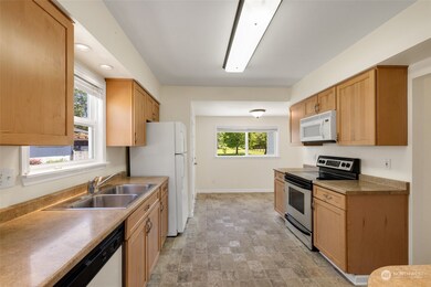 1918 Mchugh Ave, Enumclaw, WA 98022 - photo 5