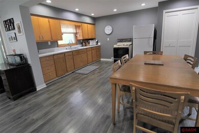 1016 S Franklin St, New Ulm, MN 56073 - photo 5