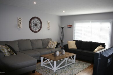 7804 Cecilia Way, Louisville, KY 40219 - photo 3