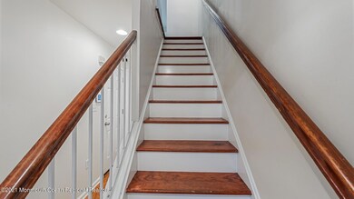 staircase to 2nd level