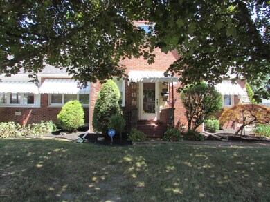 1712 N Vine St, Berwick, PA 18603 - photo 2
