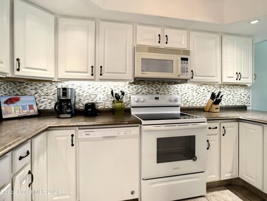 220 Young Avenue #16-18