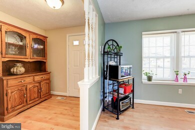 19121 Partridge Wood Dr, Germantown, MD 20874 - photo 3