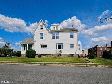 122 W Marshall Rd, Lansdowne, PA 19050 - photo 2