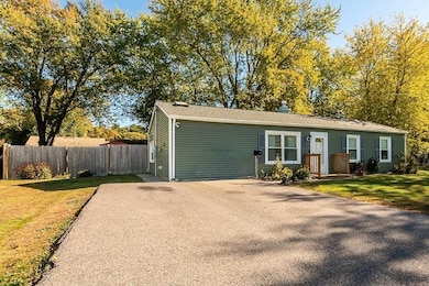 262 Homeland Dr, Whitman, MA 02382 - photo 5