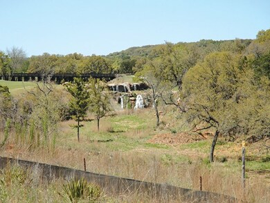 306 Oakview Ct unit 306, Fredericksburg, TX 78624 - photo 3