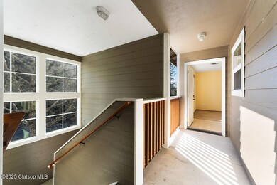 420 CB Ridge doorway off stairwell