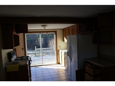 724 Hanover St, Claremont, NH 03743 - photo 4