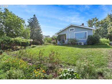 1810 E 9th St, the Dalles, OR 97058 - photo 2