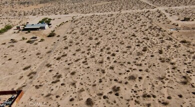 60684 Herdmans Rd, Landers, CA 92285 - photo 5