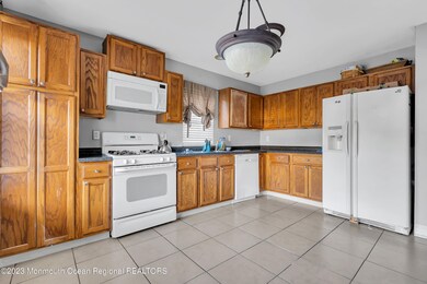 714 Leadership Ct unit 714, Toms River, NJ 08755 - photo 4