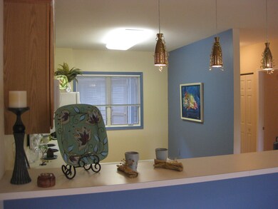 Kitchen & Eat IN Area/ Bar