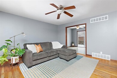 808 NW North Summit Cir, Blue Springs, MO 64015 - photo 2