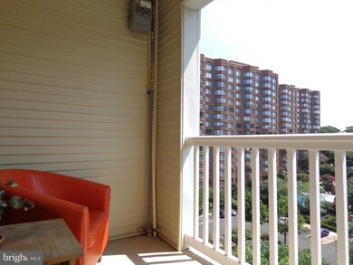 4550 Strutfield Ln unit 2420, Alexandria, VA 22311 - photo 3