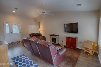 917 S Hunters Run, Show Low, AZ 85901 - photo 2
