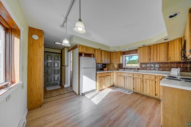 Enjoy the bright and roomy kitchen!