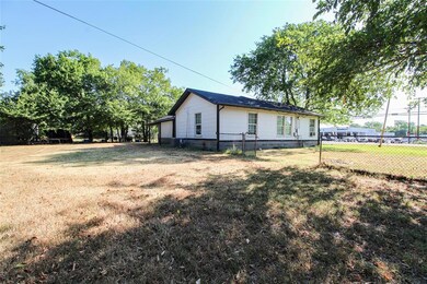 2115 N Center St, Bonham, TX 75418 - photo 4