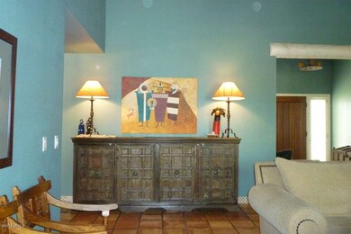 LR, Hall Credenza 009