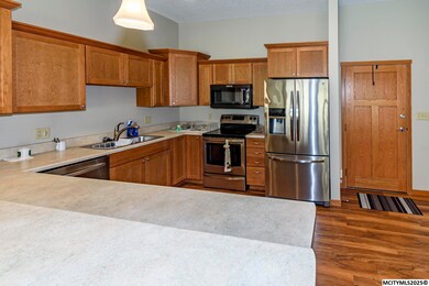 320 1st St NE unit 103, Mason City, IA 50401 - photo 2