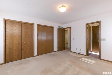 4333 Cedar St, Davenport, IA 52806 - photo 7