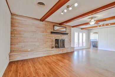 2115 65th St - Living 3