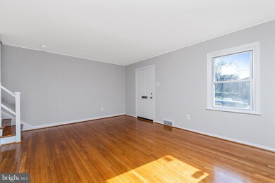 1160 Booker Dr, Capitol Heights, MD 20743 - photo 5