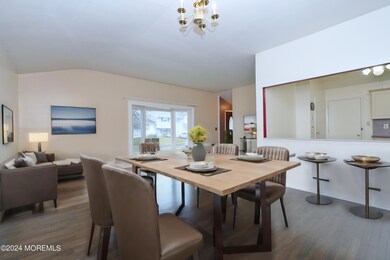 LIVING RM/DINING RM COMBO