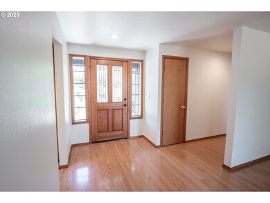 6894 C St, Springfield, OR 97478 - photo 3