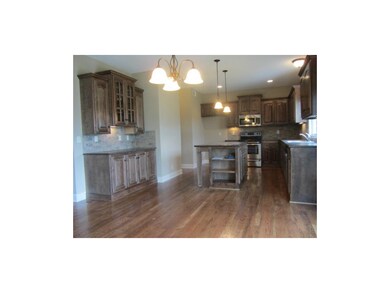 322 Sycamore St, Raymore, MO 64083 - photo 4