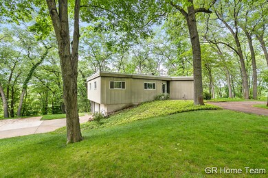 3143 Dorais Drive NE