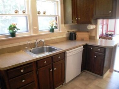 517 W Main St, Niles, MI 49120 - photo 3