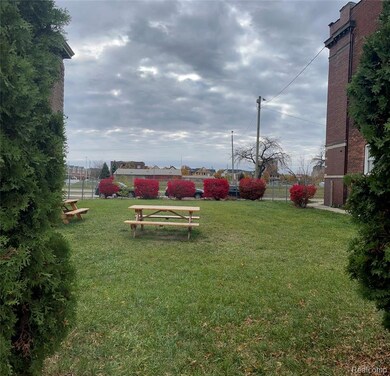 287 E Edsel Ford Fwy unit 8, Detroit, MI 48202 - photo 7