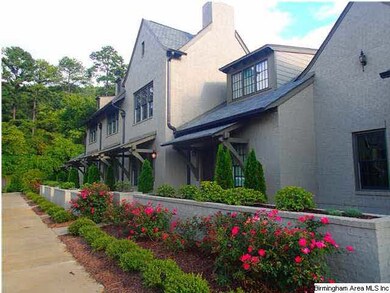 GORGEOUS LOFTS...BEAUTIFUL LANDSCAPING...