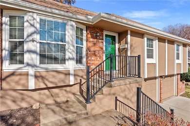 1502 SW 9th St, Lees Summit, MO 64081 - photo 2