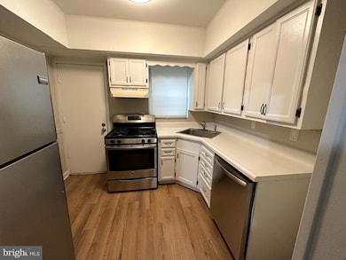 1909 S Hemberger St, Philadelphia, PA 19145 - photo 4