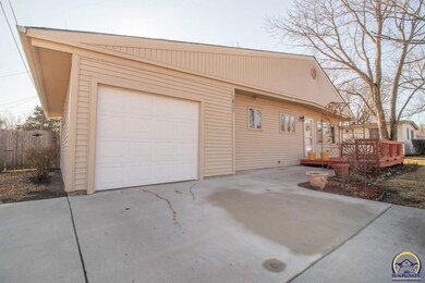 1611 SW Harp Place, Topeka, KS 66611 - photo 2