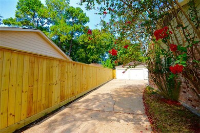 5622 Bent Bough Ln, Houston, TX 77088 - photo 2