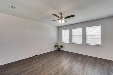 1305 Kinglet Dr, Ennis, TX 75119 - photo 4