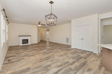 1151 Meadow Creek Rd, Fayetteville, NC 28304 - photo 5