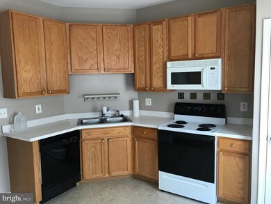 8209 Lyndhurst St, Laurel, MD 20724 - photo 2