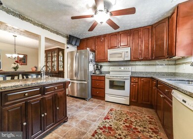 23172 Falling Leaf Ln, California, MD 20619 - photo 2