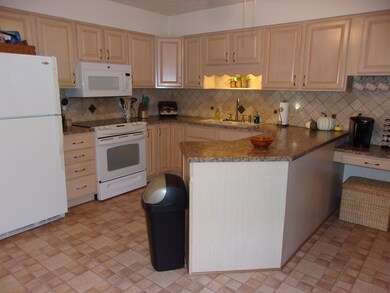 107 S Rauthland Ave, Wapakoneta, OH 45895 - photo 5