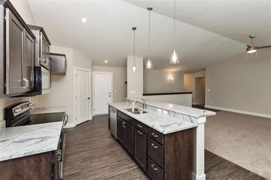 2109 Shady Grove Rd SW, Cedar Rapids, IA 52404 - photo 2