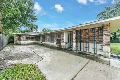 7130 Bauman Rd, Houston, TX 77022 - photo 2
