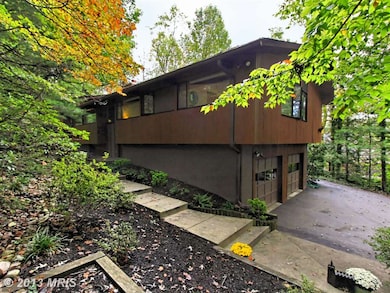 9205 Laurel Oak Dr, Bethesda, MD 20817 - photo 2